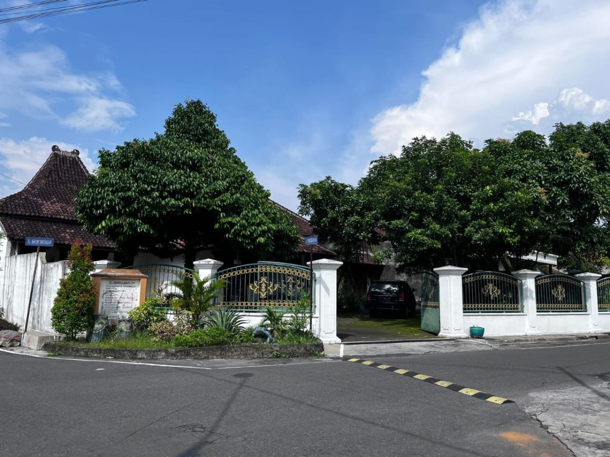 Rumah Nuansa Jawa Klasik dengan Joglo di Pusat Kota Solo – Punggawan, Banjarsari