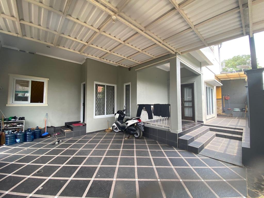 Rumah 2 Lantai dalam lingkungan nyaman full furnished di Sawangan Depok - Foto 2