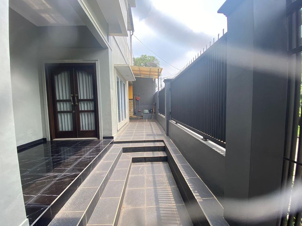 Rumah 2 Lantai dalam lingkungan nyaman full furnished di Sawangan Depok - Foto 5