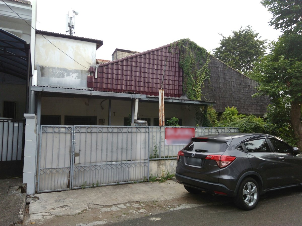 Rumah Lama 1 Lantai di Pulomas, Jual Cepat Harga Hitung Tanah Saja, Lokasi Asri Dalam Kompleks