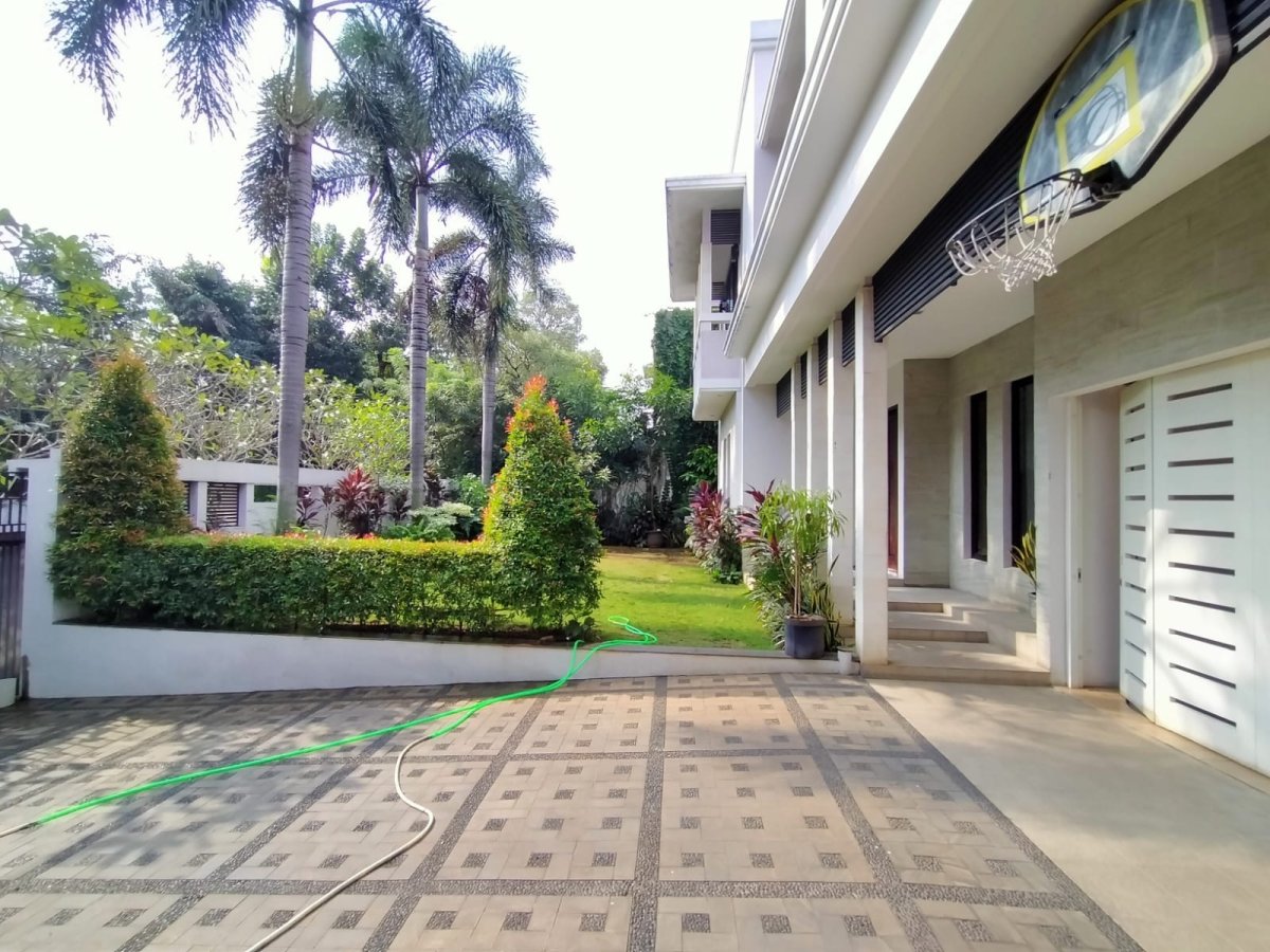 Rumah cantik kemang dalam