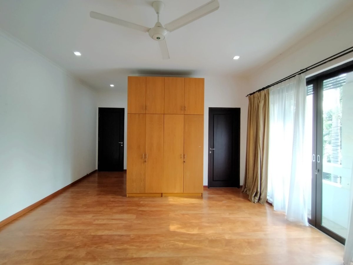Rumah cantik kemang dalam - Foto 4