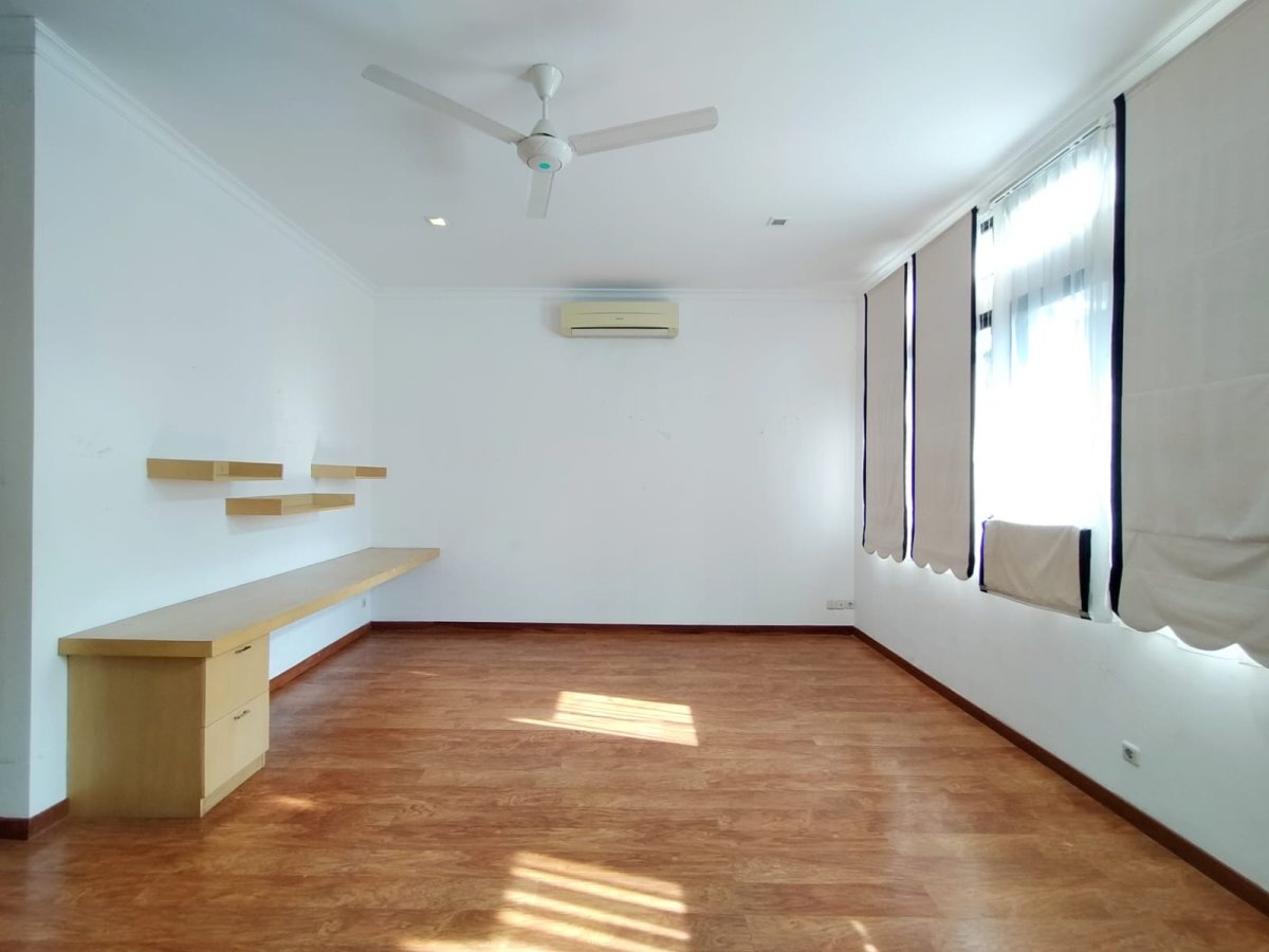 Rumah cantik kemang dalam - Foto 8