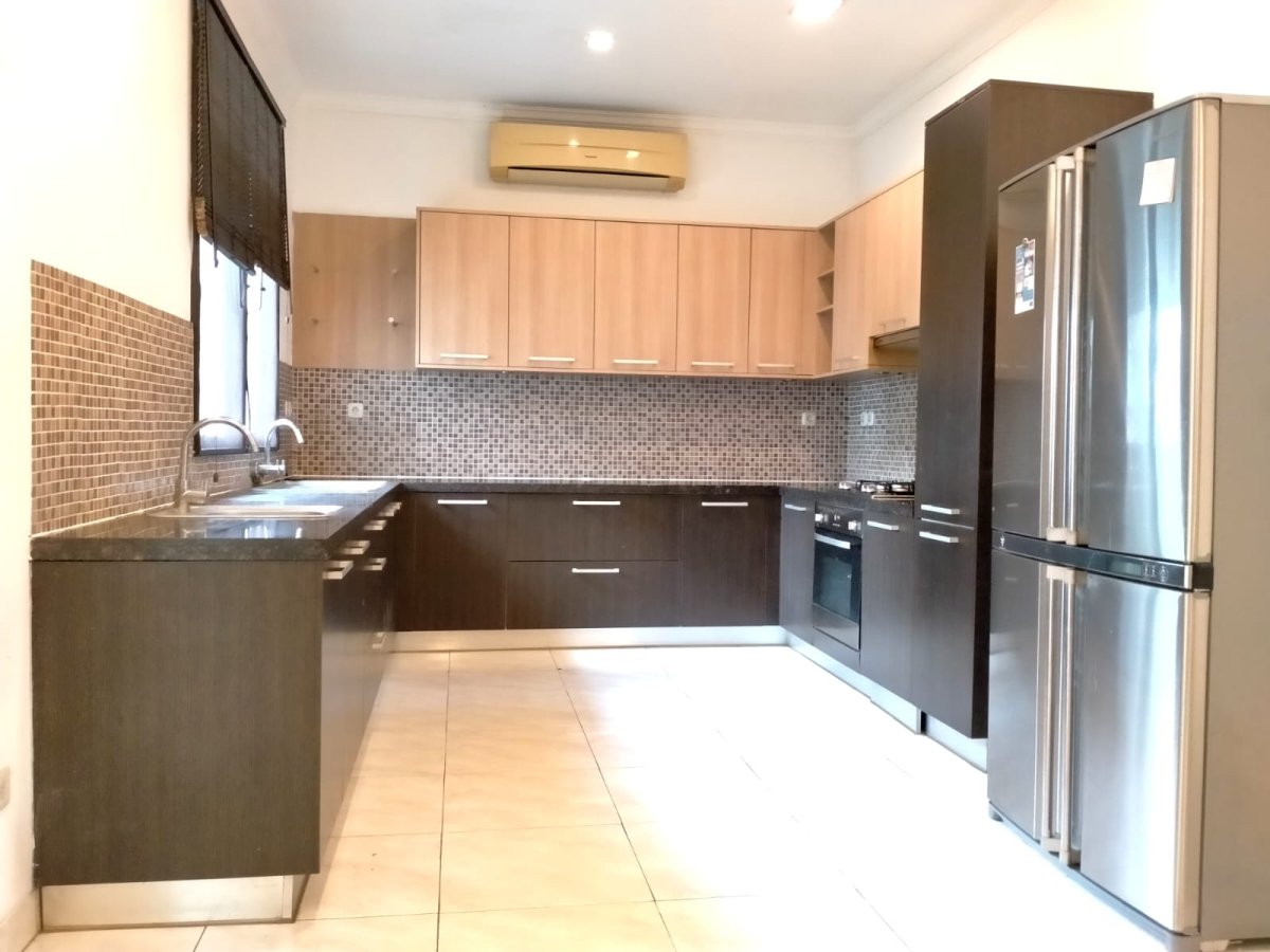 Rumah cantik kemang dalam - Foto 12