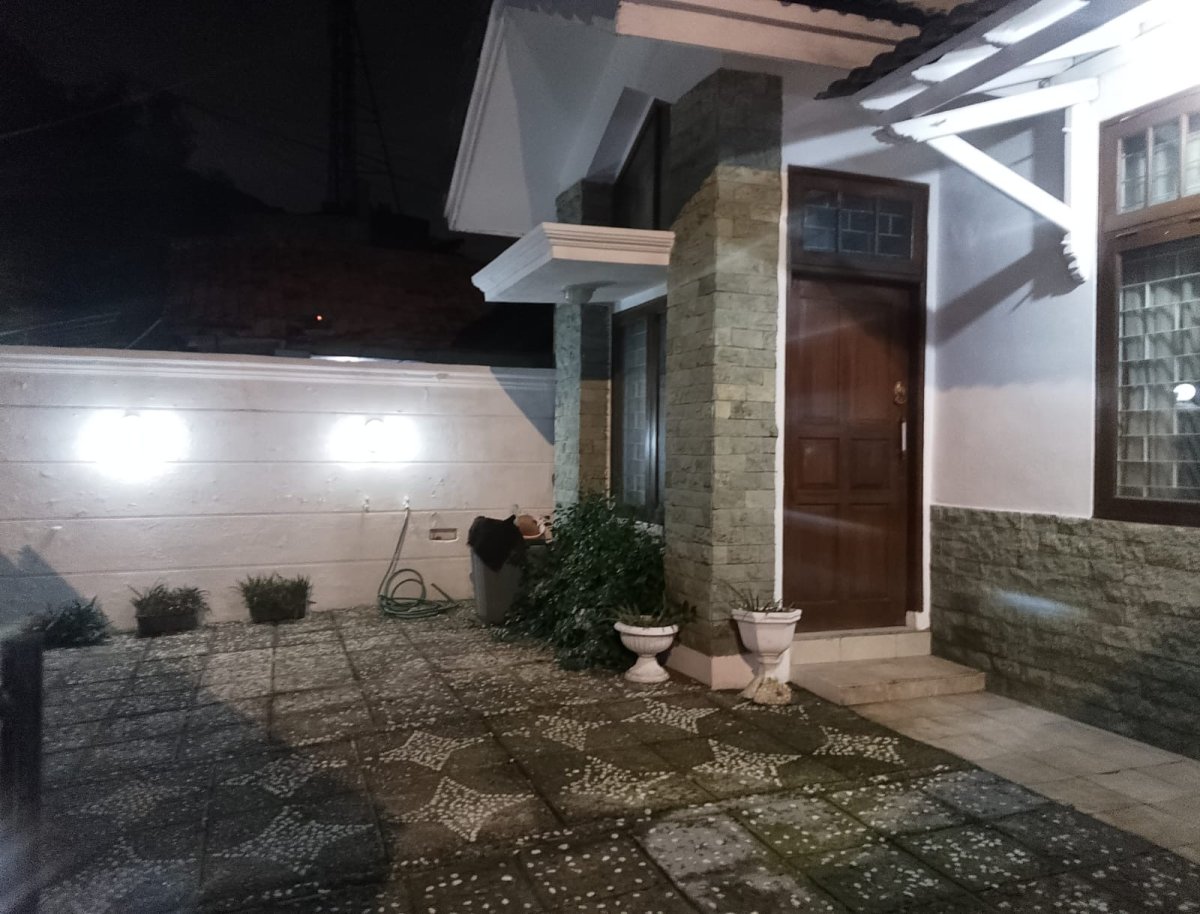 Rumah minimalis cantik area pejaten