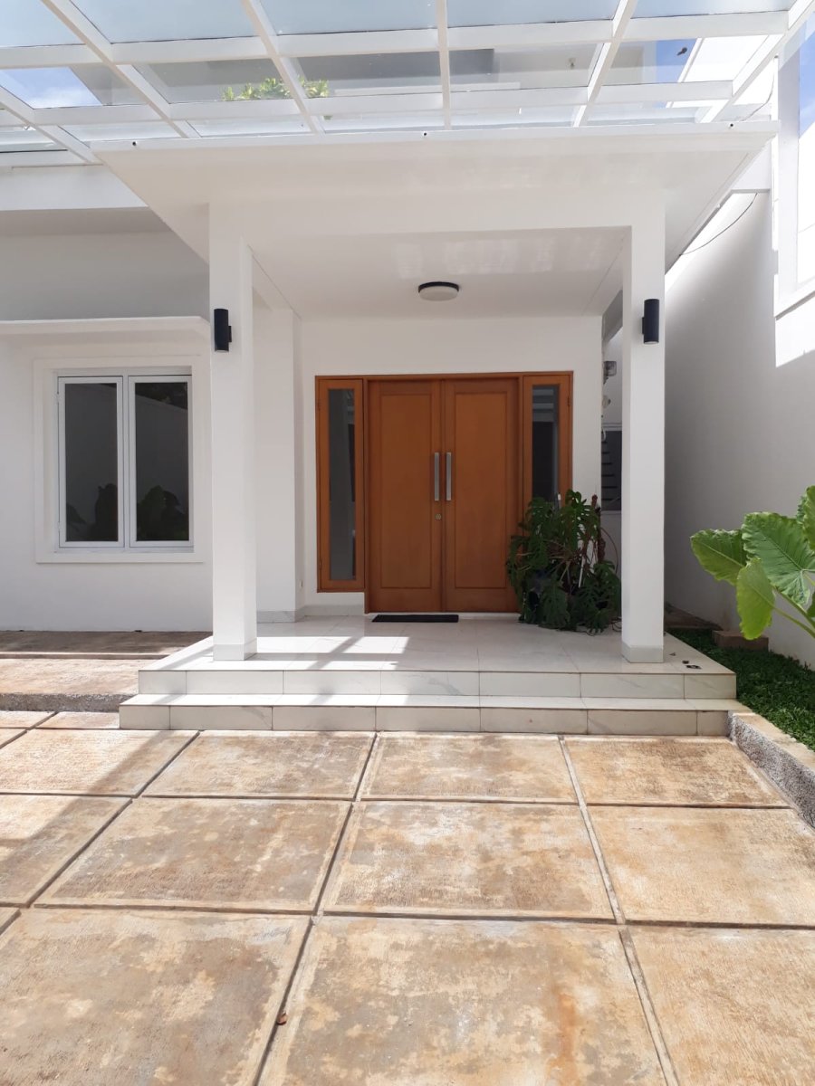 Rumah Disewa Modern Minimalis di Kebayoran Baru
