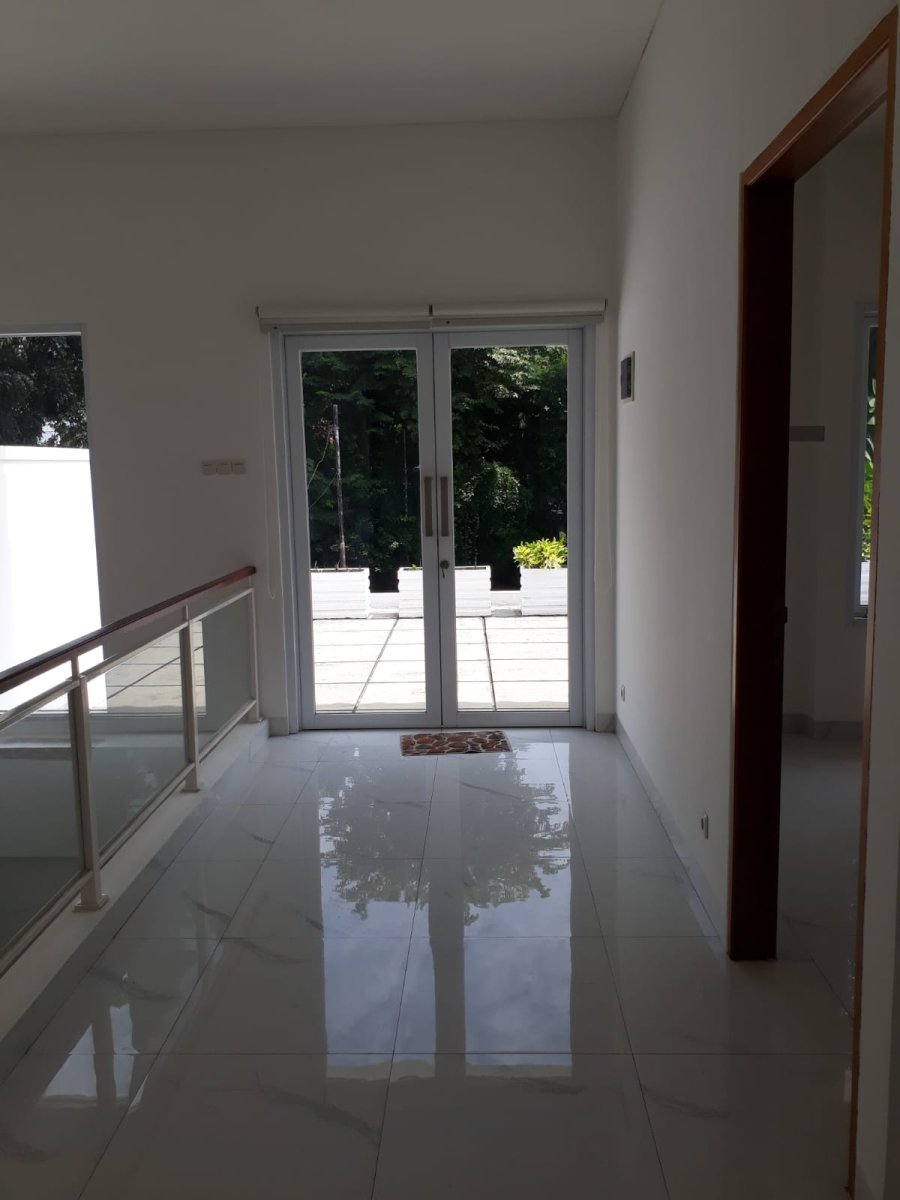 Rumah Disewa Modern Minimalis di Kebayoran Baru - Foto 2