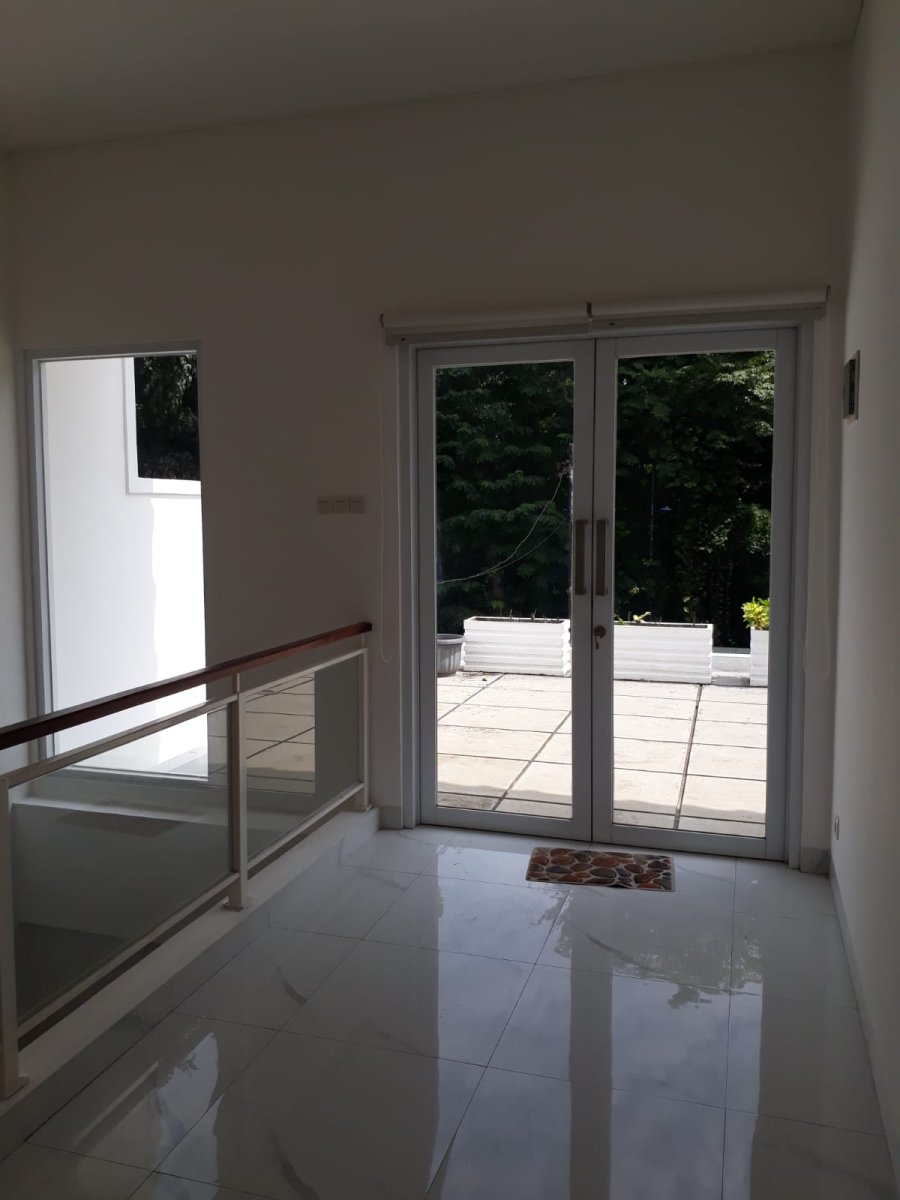 Rumah Disewa Modern Minimalis di Kebayoran Baru - Foto 5