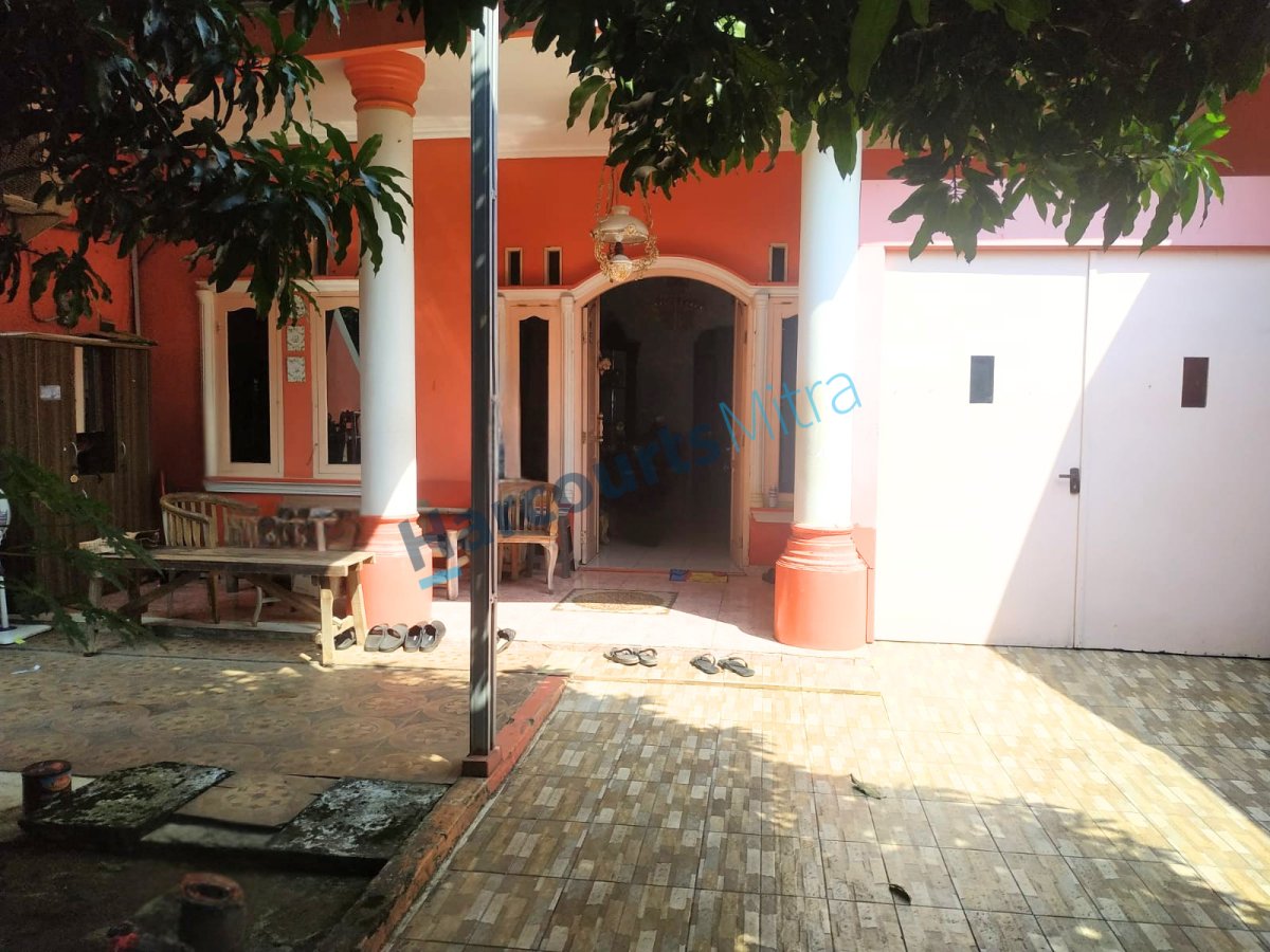 RUMAH BESAR SIAP HUNI, 1 ¼ LANTAI LOKASI STRATEGIS, BEBAS BANJIR DI RAWAMANGUN