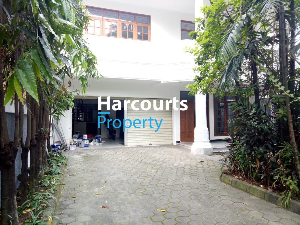 Disewakan Rumah Bagus Lokasi Strategis Dan Nyaman Area Kuningan