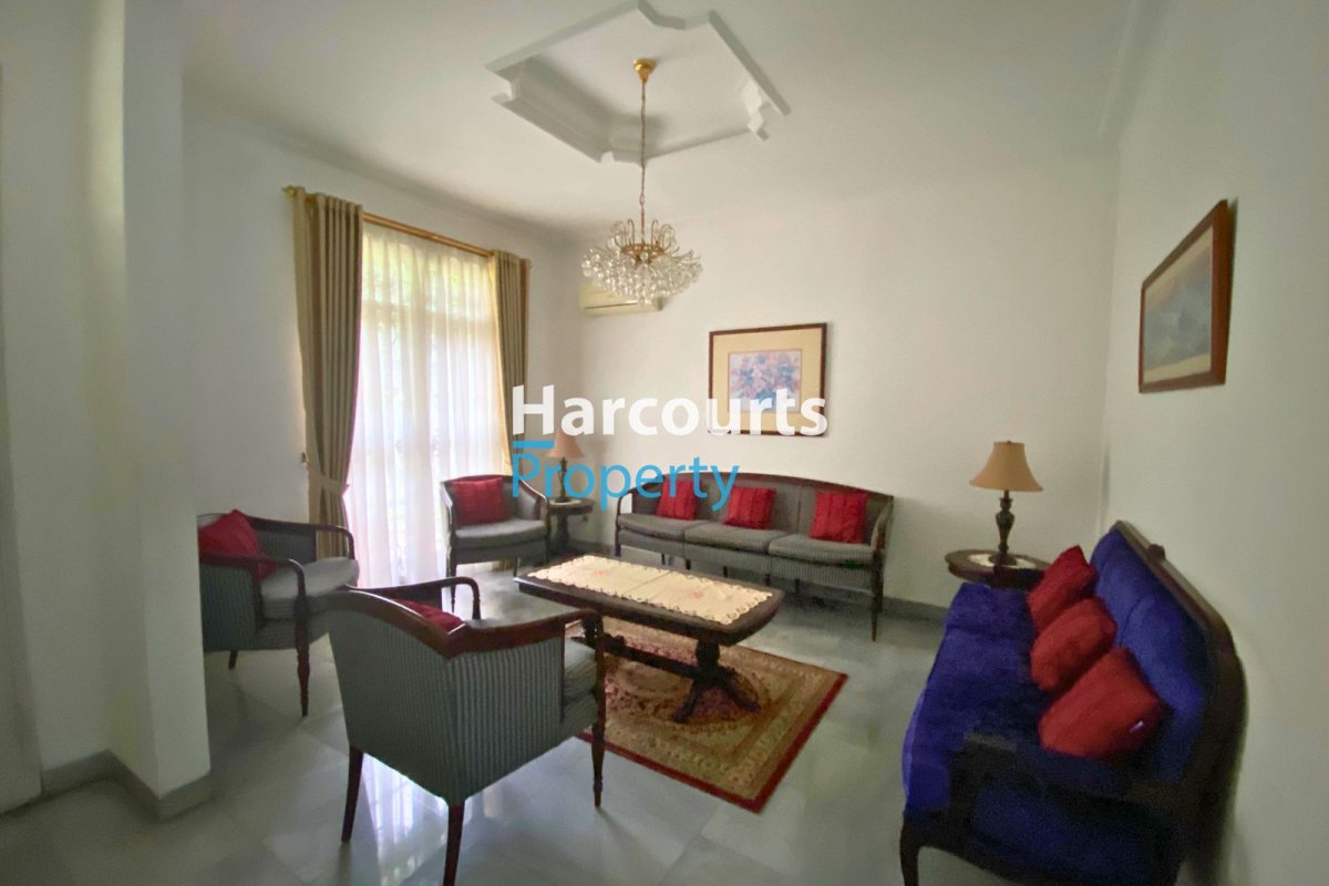 Disewakan Rumah Bagus Kawasan Elite Area Mega Kuningan - Foto 8