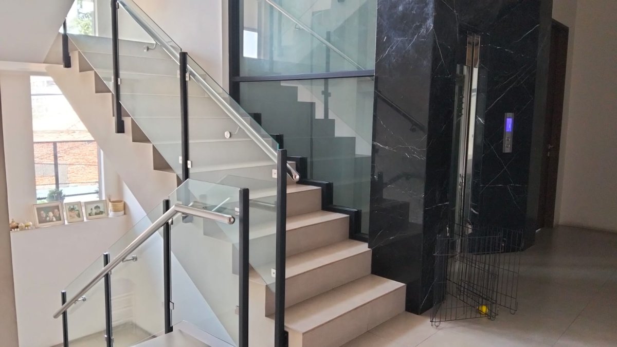 Dijual Rumah Tingkat Dengan Lift Jelambar Jakarta Barat - Foto 8