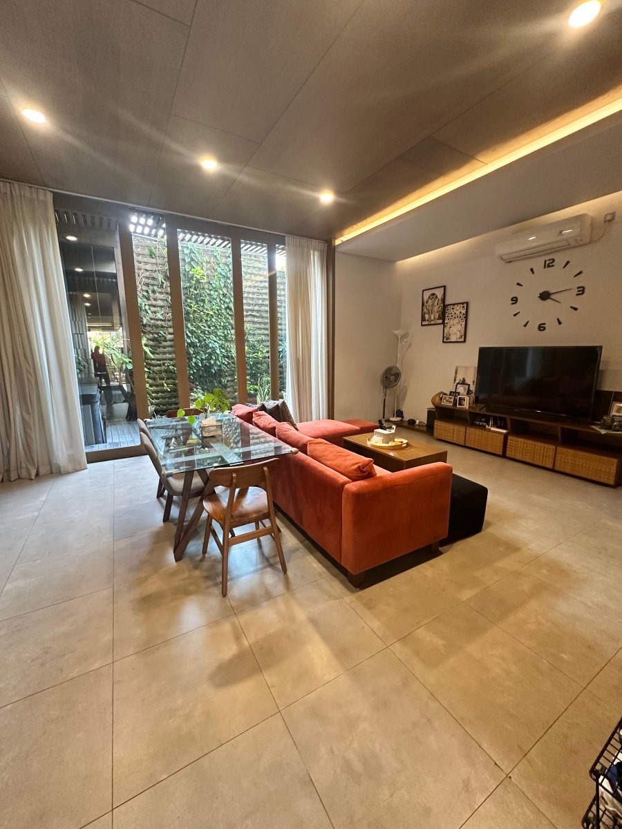 Dijual rumah di Kebayoran Essence Bintaro Jaya Tangerang Selatan