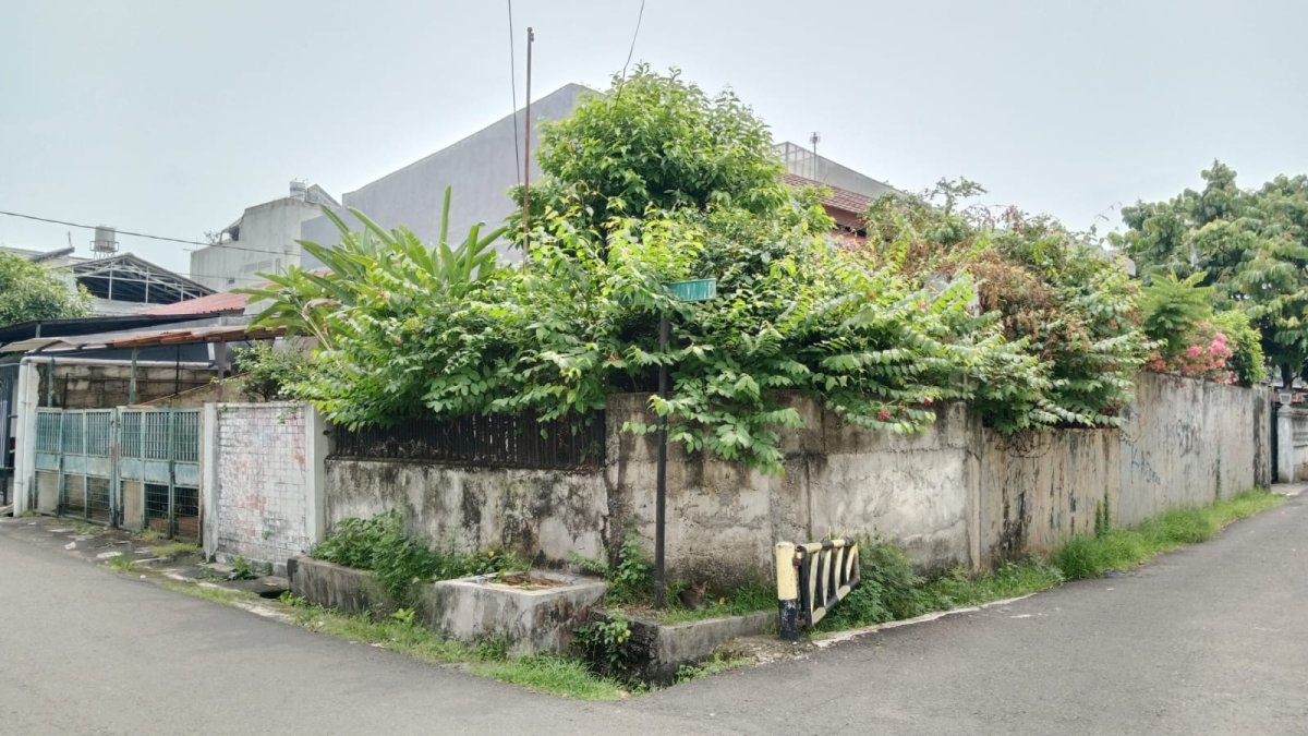 Rumah Siap Huni Luas LT 256m / LB 200m di Jatinegara Jakarta Timur, Akses Mudah - Foto 4