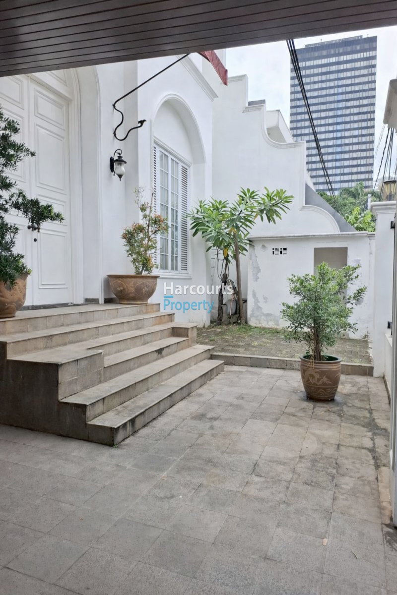 Disewakan Rumah 2 Lantai Terawat Area Jl. Kudus Menteng
