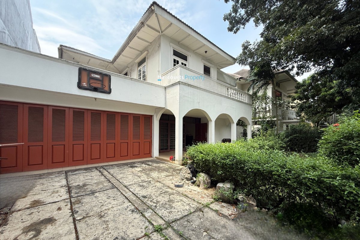 Dijual Rumah Klasik Bagus dan Terawat Lokasi Strategis di Pondok Indah