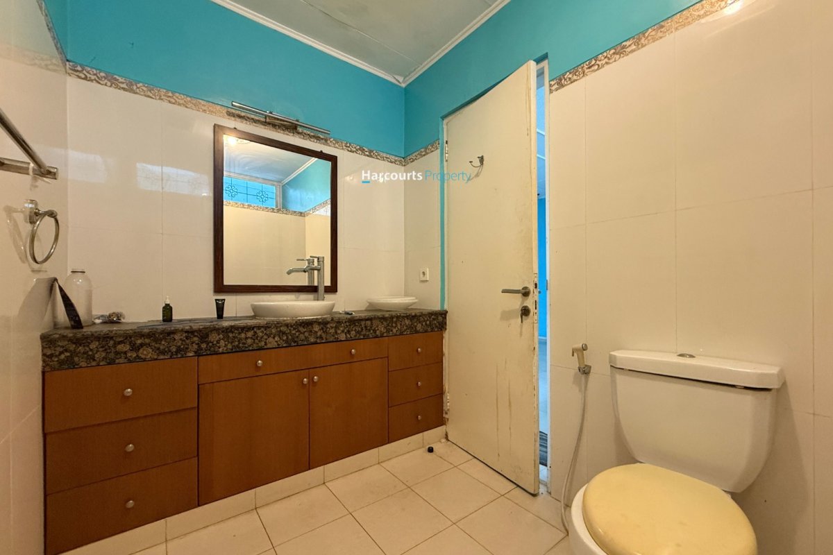Dijual Rumah Klasik Bagus dan Terawat Lokasi Strategis di Pondok Indah - Foto 9