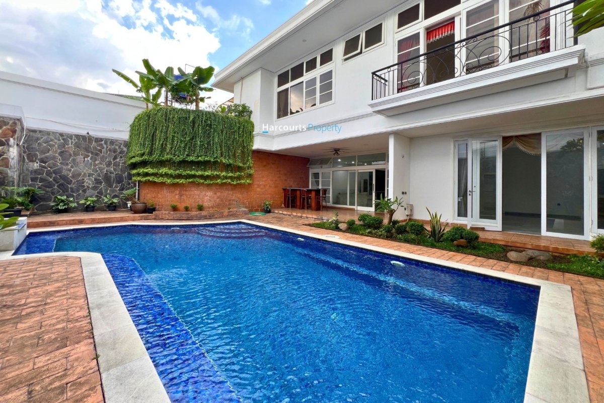 Dijual Rumah Klasik Bangunan 2 lantai di Pondok Indah - Foto 2
