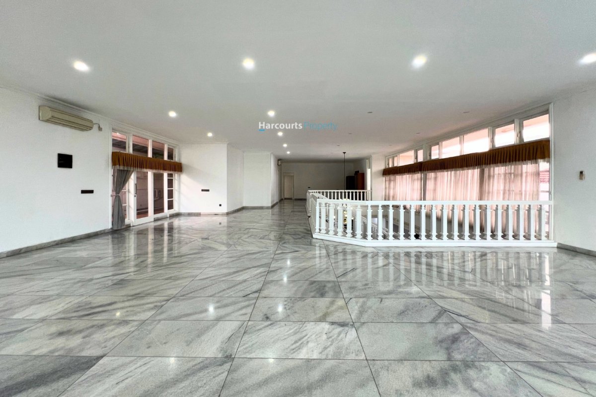 Dijual Rumah Klasik Bangunan 2 lantai di Pondok Indah - Foto 5
