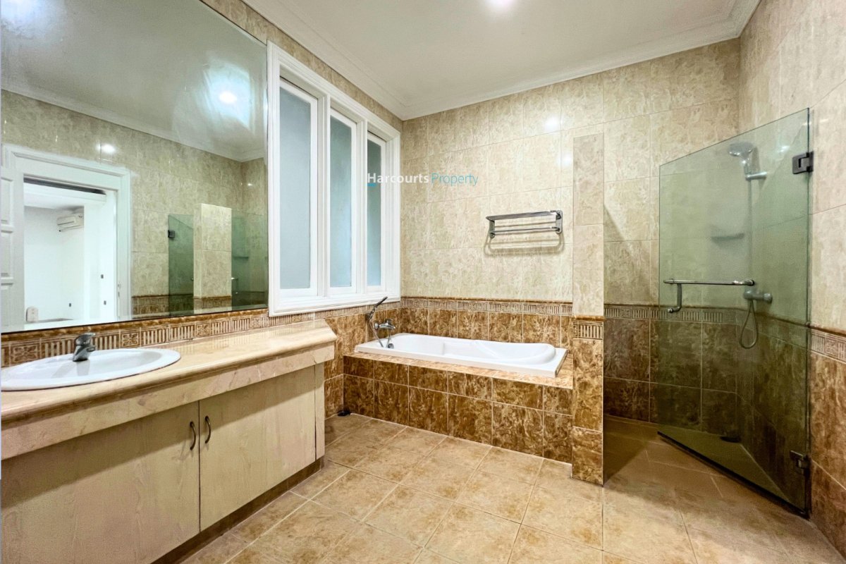 Dijual Rumah Klasik Bangunan 2 lantai di Pondok Indah - Foto 9