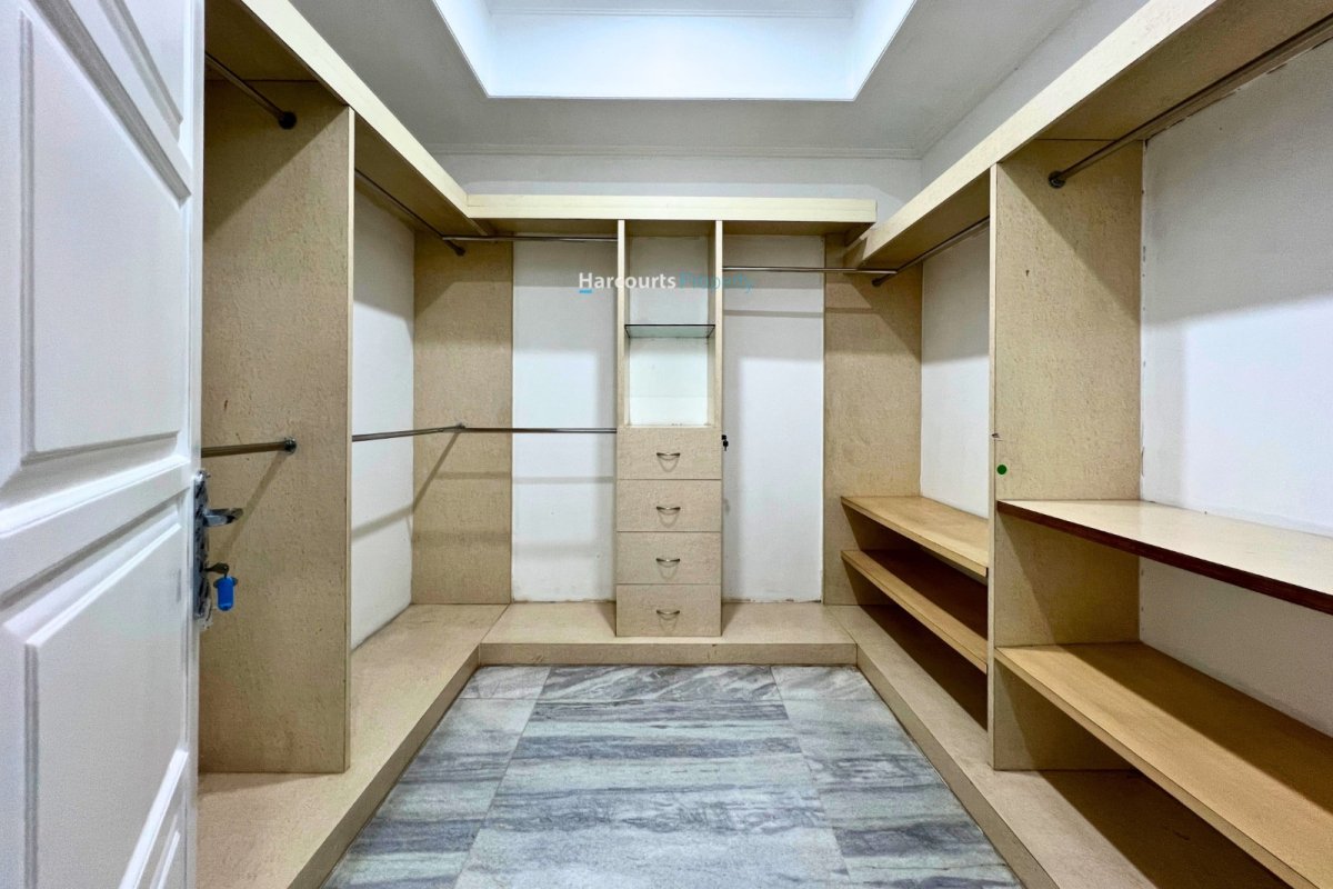 Dijual Rumah Klasik Bangunan 2 lantai di Pondok Indah - Foto 10