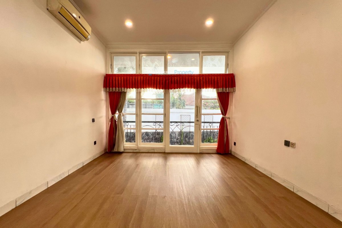 Dijual Rumah Klasik Bangunan 2 lantai di Pondok Indah - Foto 11