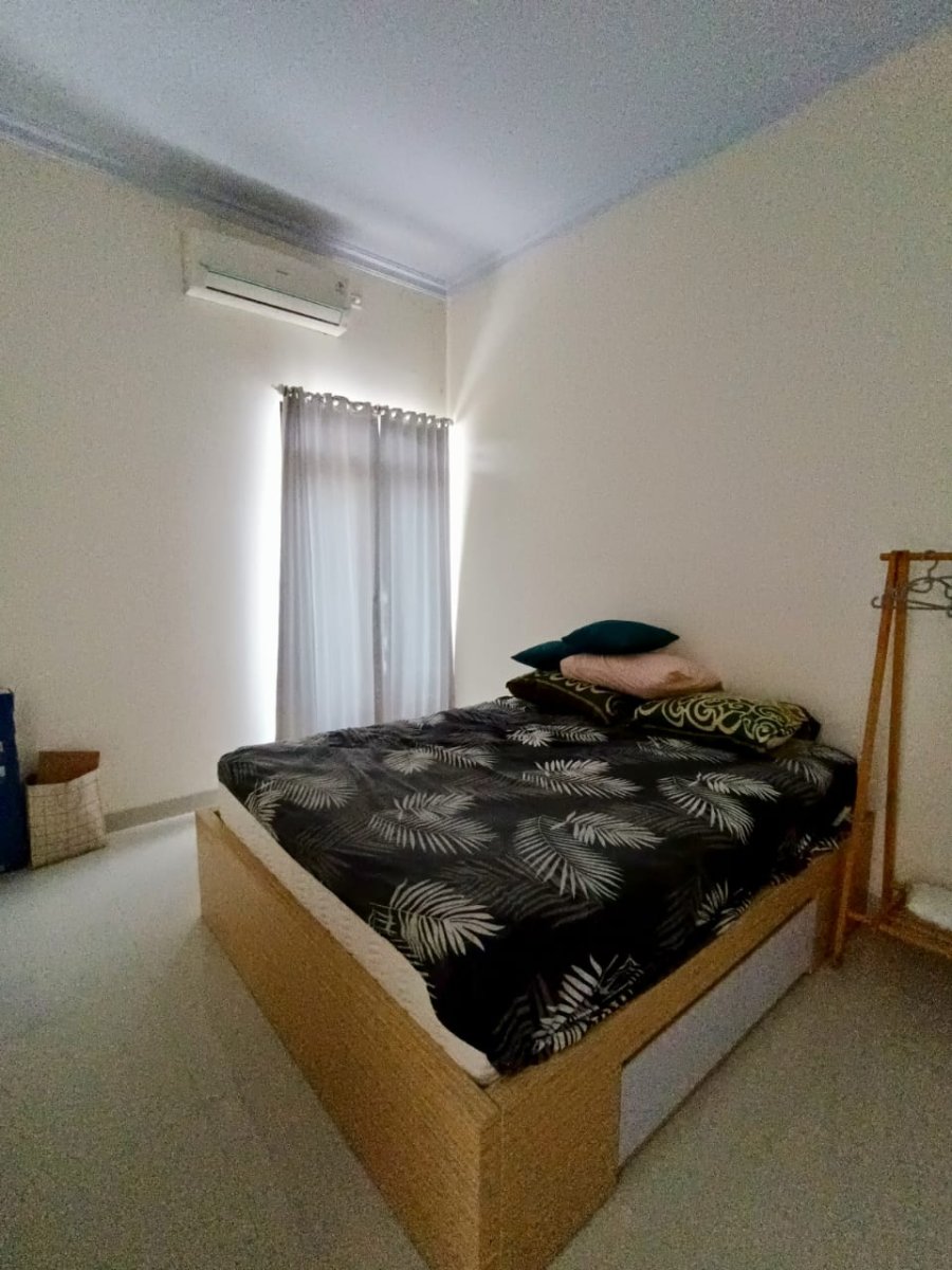 Rumah Furnished Siap Huni di Cluster Elite Gentan Solo - Foto 11