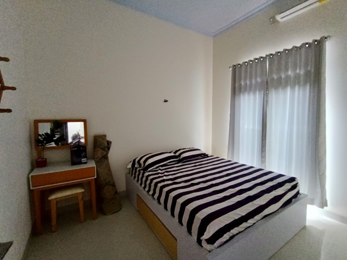 Rumah Furnished Siap Huni di Cluster Elite Gentan Solo - Foto 12
