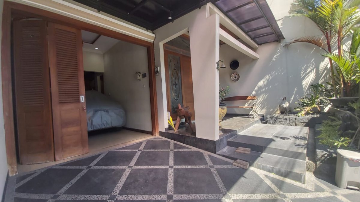 Rumah Mewah 2,5 Lantai Full Furnished di Colomadu, Solo - Foto 2