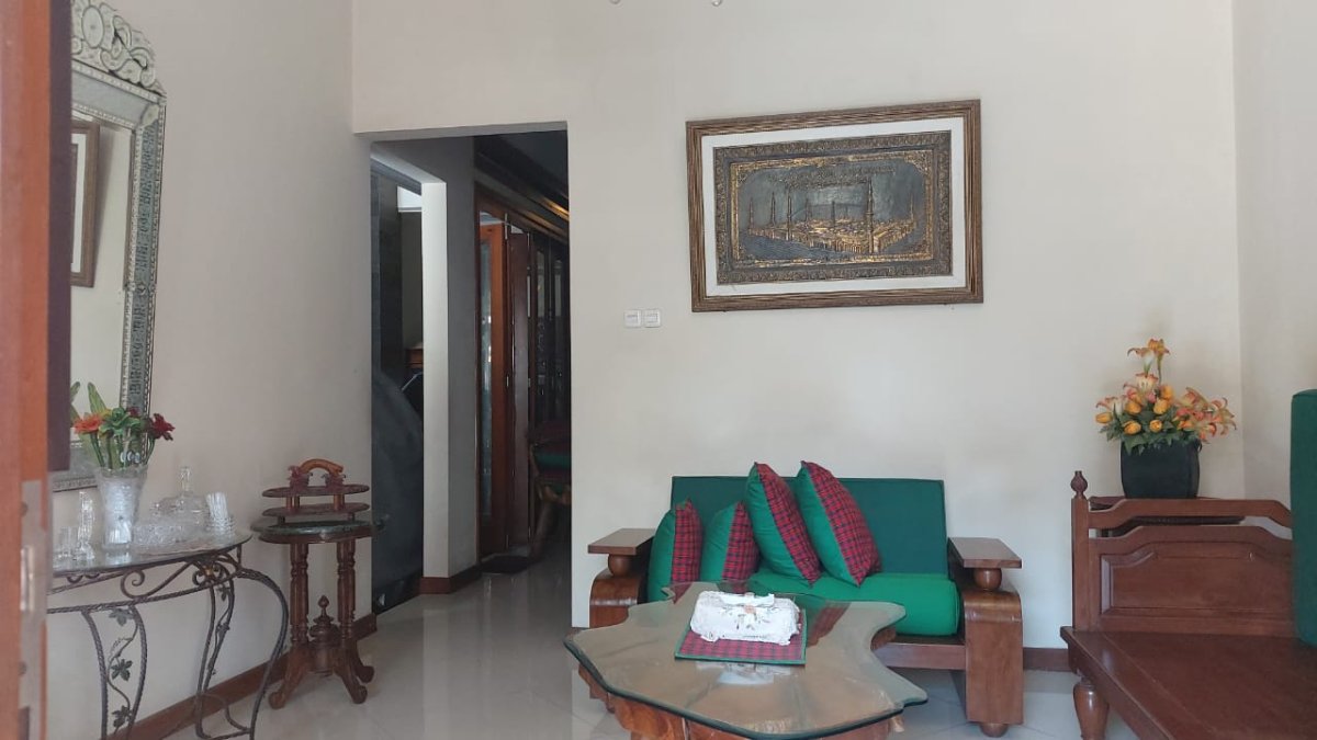 Rumah Mewah 2,5 Lantai Full Furnished di Colomadu, Solo - Foto 4