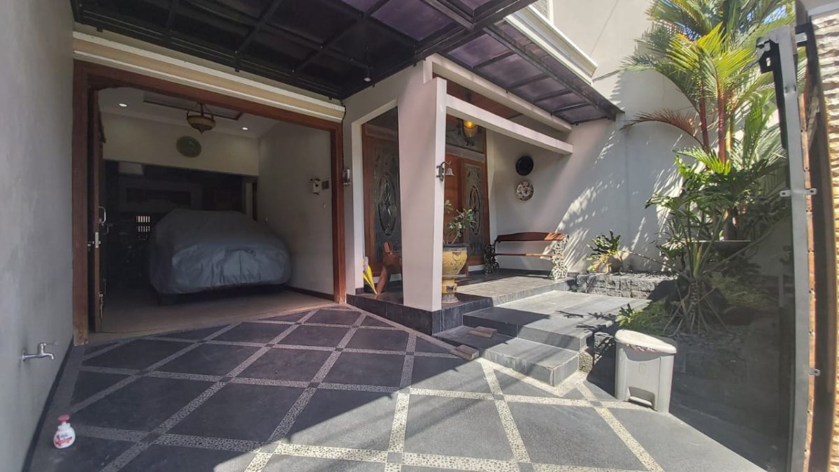 Rumah Mewah 2,5 Lantai Full Furnished di Colomadu, Solo - Foto 5