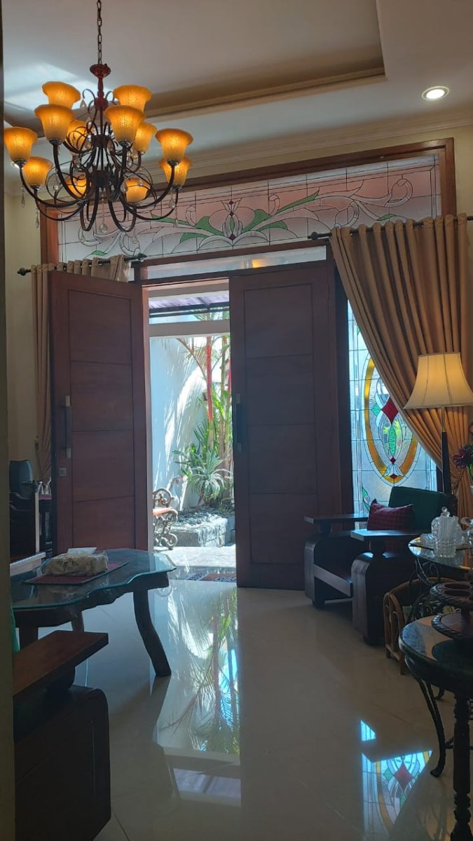 Rumah Mewah 2,5 Lantai Full Furnished di Colomadu, Solo - Foto 7