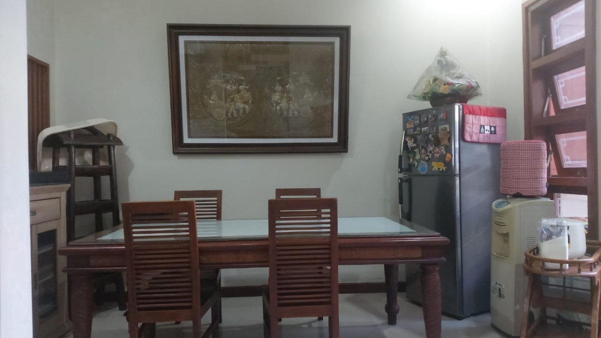 Rumah Mewah 2,5 Lantai Full Furnished di Colomadu, Solo - Foto 12