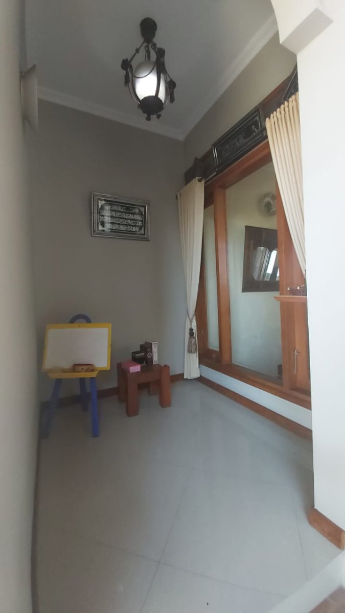 Rumah Mewah 2,5 Lantai Full Furnished di Colomadu, Solo - Foto 13
