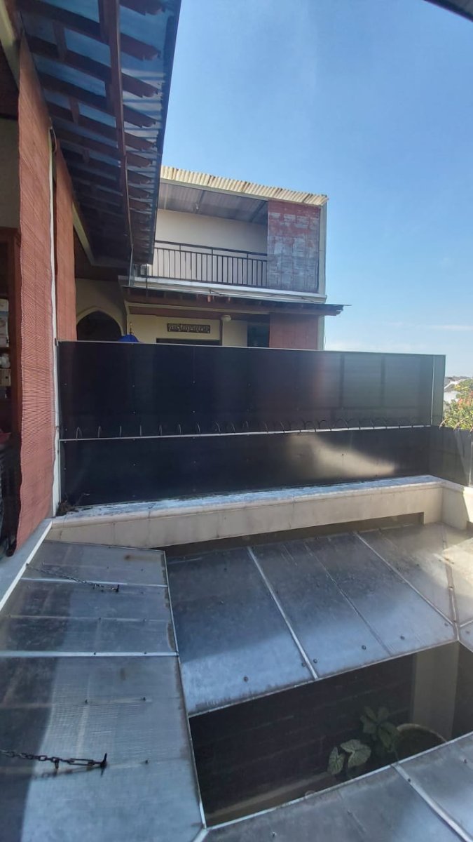 Rumah Mewah 2,5 Lantai Full Furnished di Colomadu, Solo - Foto 14