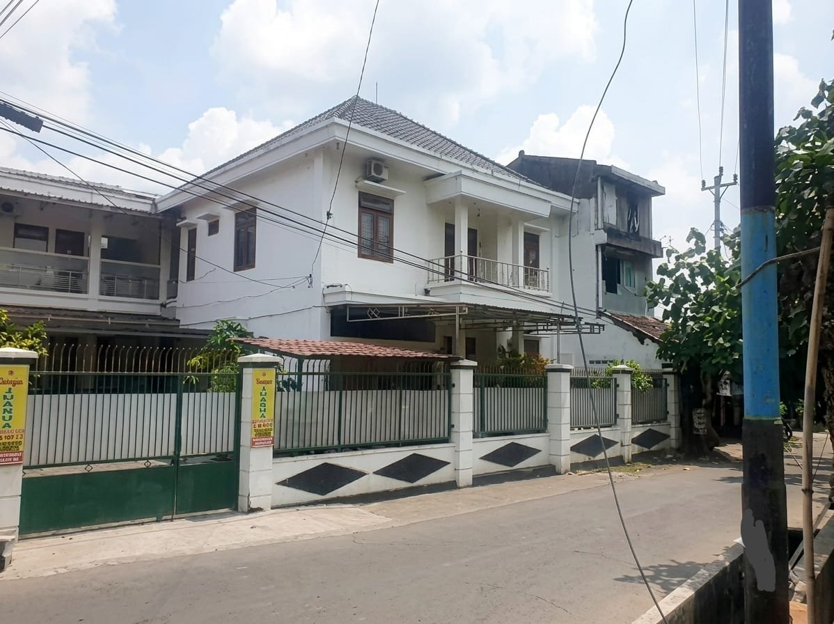 rumah kos 2 lantai dekat Jalan Ir Juanda, Jebres, Solo.