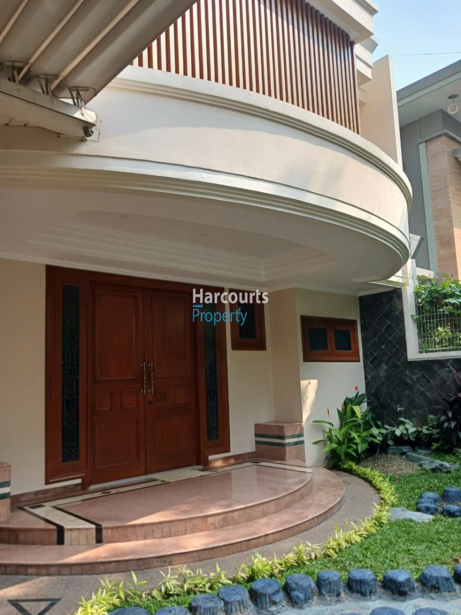 Disewakan Rumah Klasik Terawat Area Jl. Alam Asri Pondok Indah