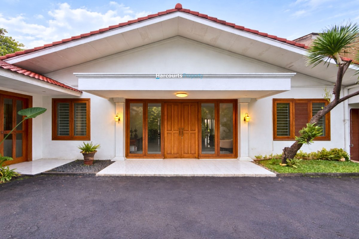 Dijual Rumah Hunian Klasik Bagus dan Terawat Lingkungan Nyaman dan Tenang di Kemang - Foto 2