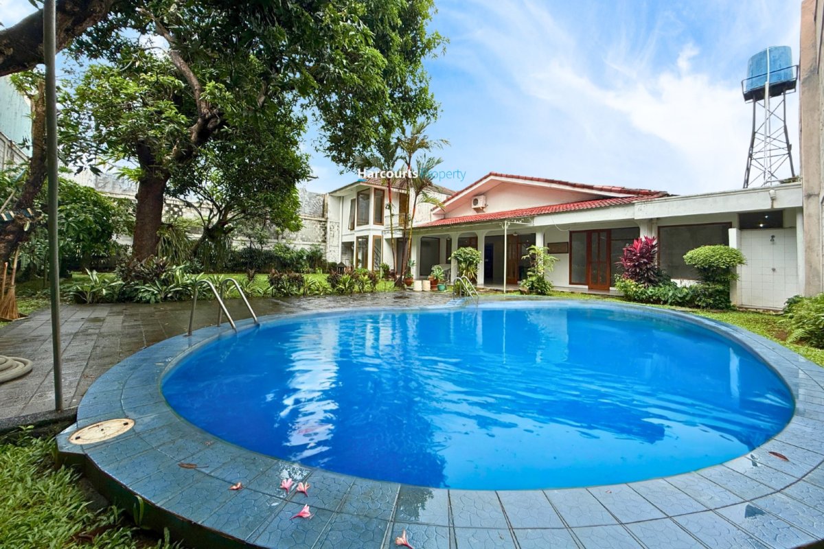 Dijual Rumah Hunian Klasik Bagus dan Terawat Lingkungan Nyaman dan Tenang di Kemang - Foto 4