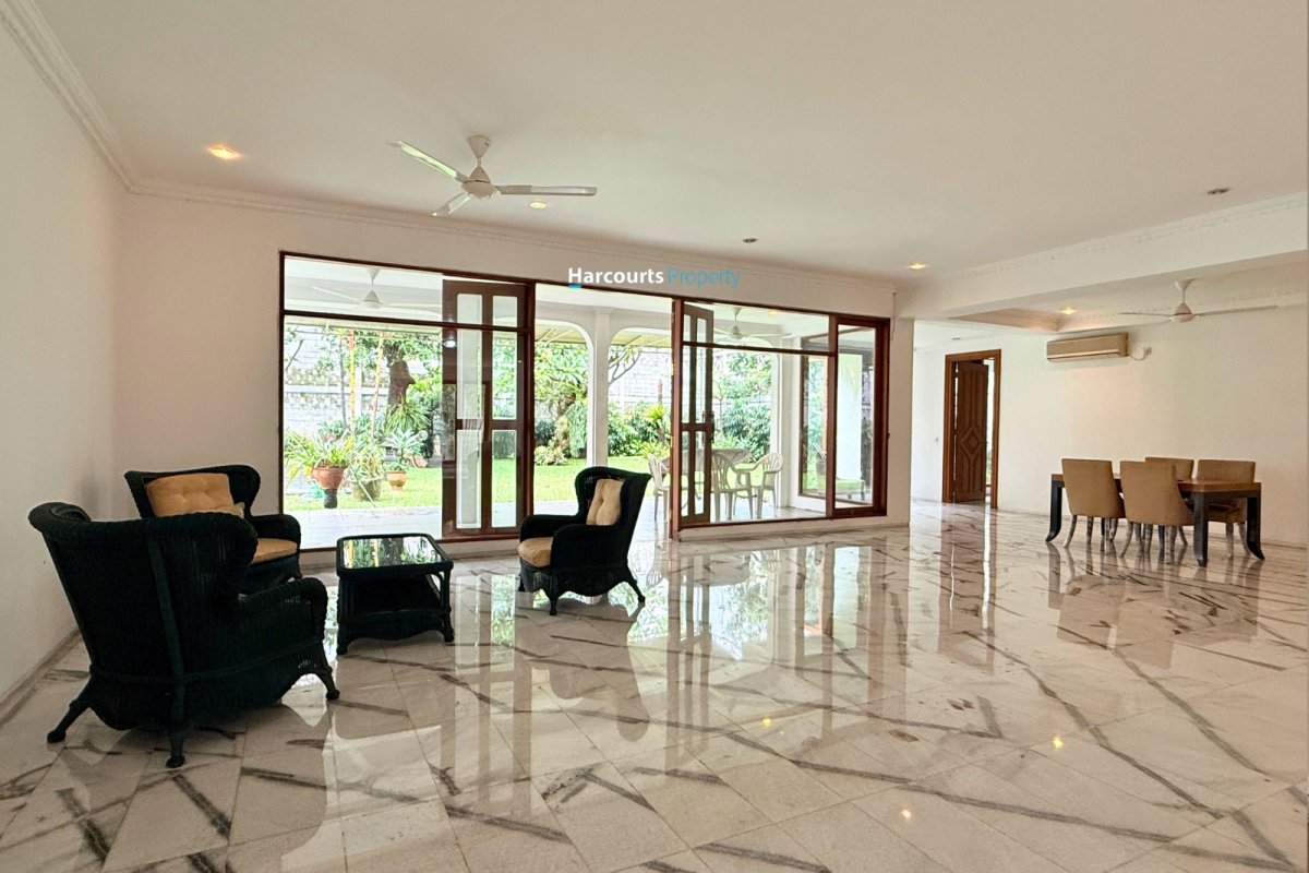Dijual Rumah Hunian Klasik Bagus dan Terawat Lingkungan Nyaman dan Tenang di Kemang - Foto 7