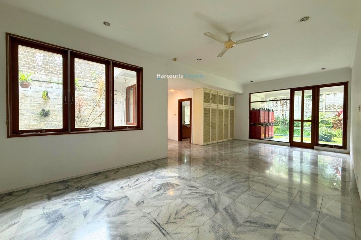 Dijual Rumah Hunian Klasik Bagus dan Terawat Lingkungan Nyaman dan Tenang di Kemang - Foto 10