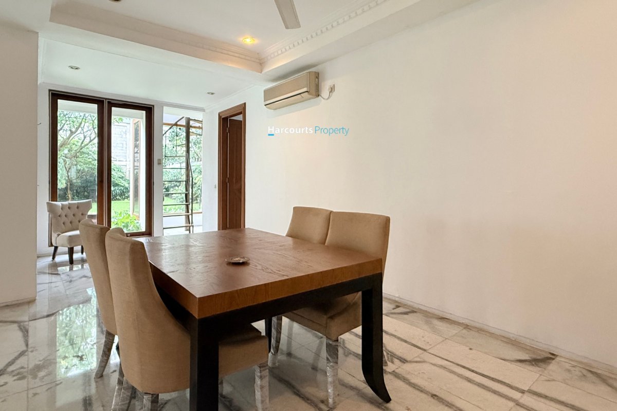 Dijual Rumah Hunian Klasik Bagus dan Terawat Lingkungan Nyaman dan Tenang di Kemang - Foto 11