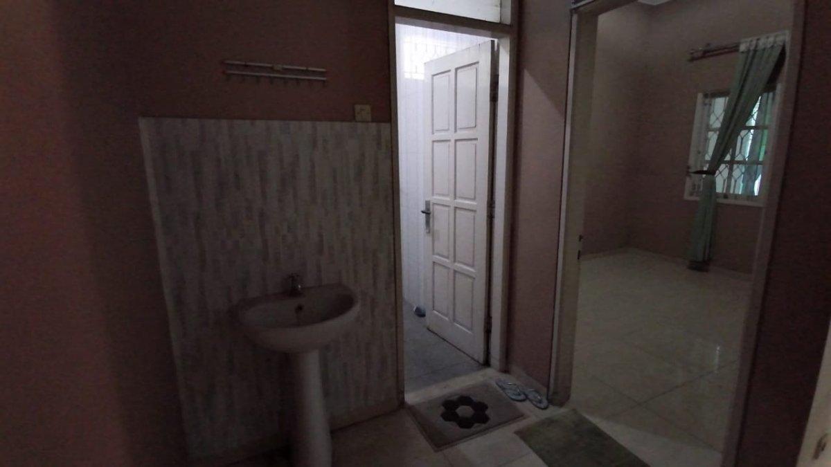 Rumah Strategis Hook Cocok untuk Hunian & Usaha di Solo Baru - Foto 14