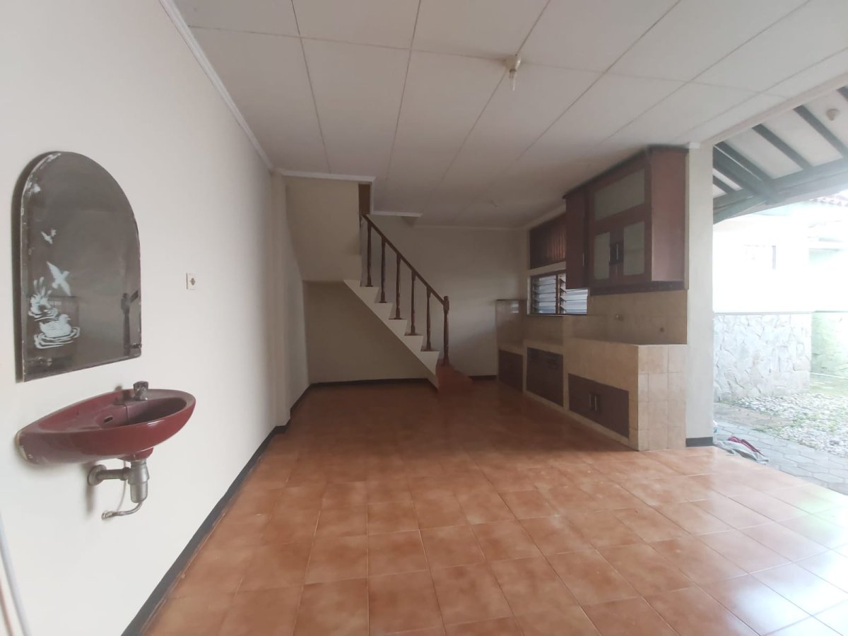 Rumah Bagus Siap Huni di Solo Baru - Foto 2