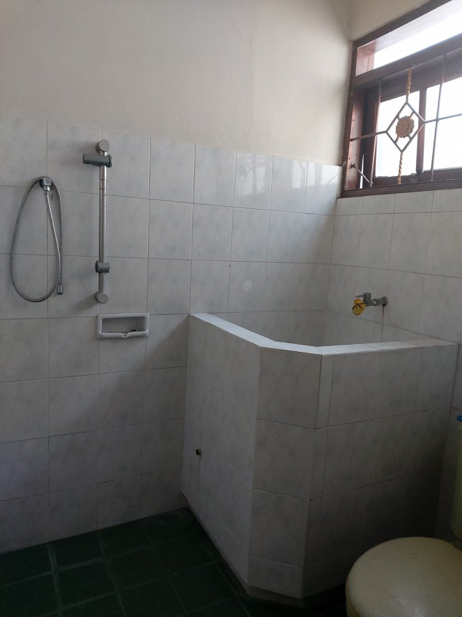 Rumah Bagus Siap Huni di Solo Baru - Foto 4