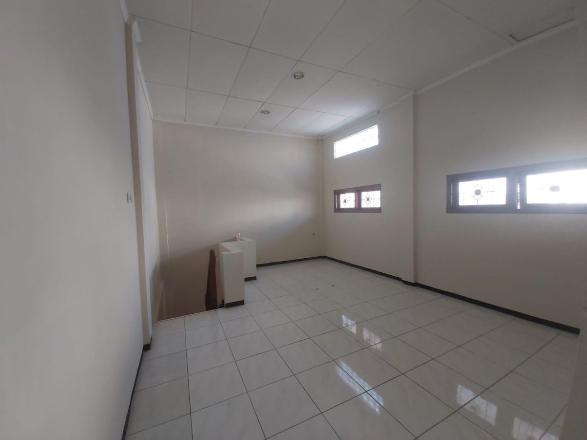 Rumah Bagus Siap Huni di Solo Baru - Foto 9