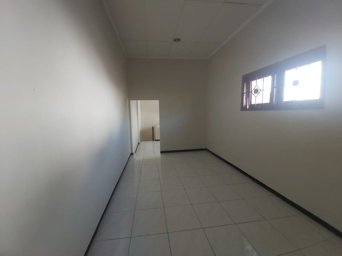 Rumah Bagus Siap Huni di Solo Baru - Foto 12