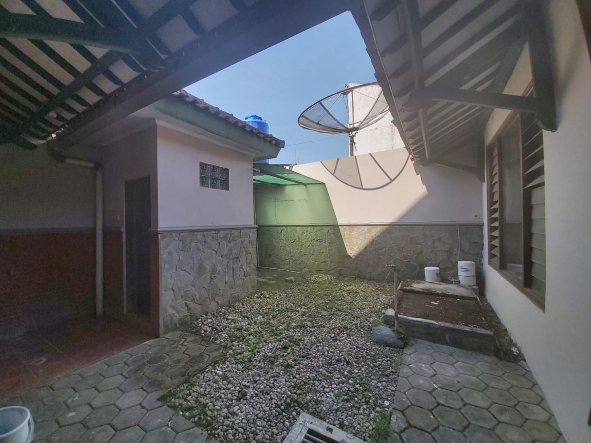 Rumah Bagus Siap Huni di Solo Baru - Foto 13