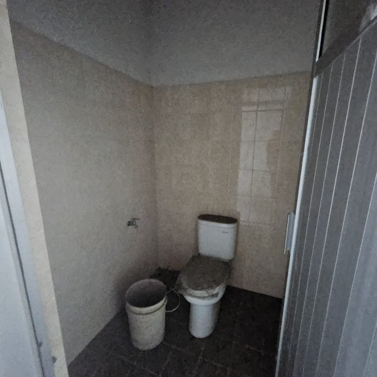 Disewakan Ruko 3 Lantai Lokasi Premium di Solo Baru, Cocok untuk Usaha - Foto 10