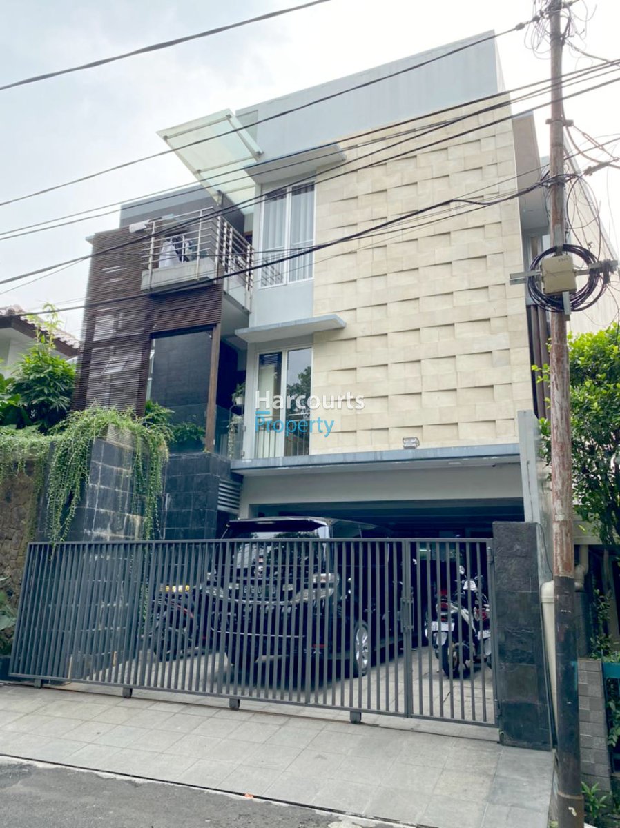 Disewakan Rumah Modern Minimalis Area Jl. Mendawai Kebayoran Baru